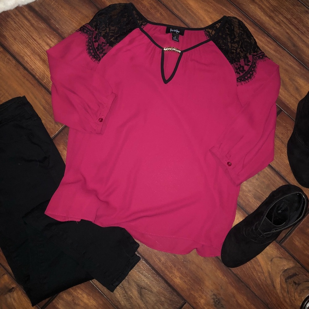 Maroon 3/4 sleeve blouse w/black lace &gold detail